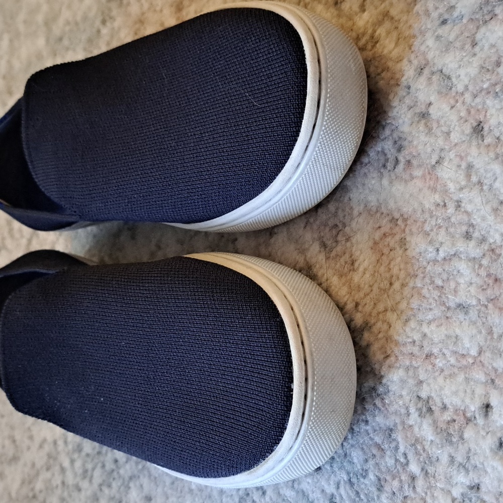 Rothys Original Sneaker - Picture 8 of 10